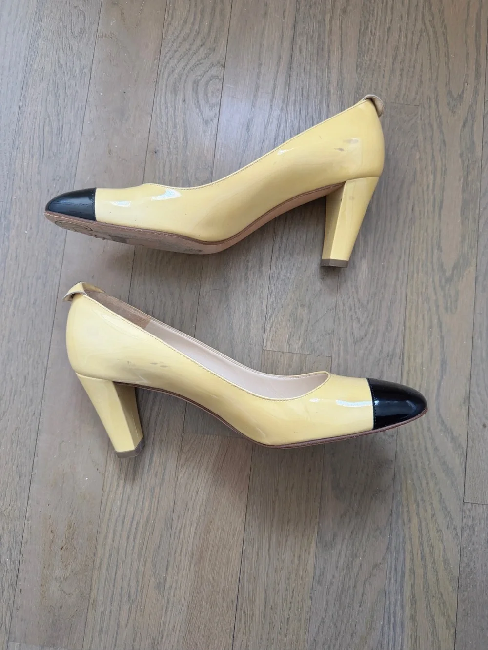 Vintage CHANEL Two Tone Cap Toe Patent Leather Pumps EU 38